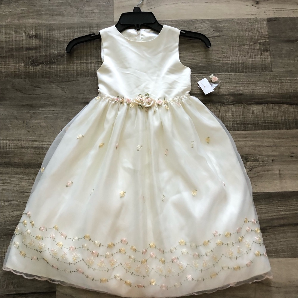 Cinderella ivory formal dress floral embroidery tulle size 6. NEW